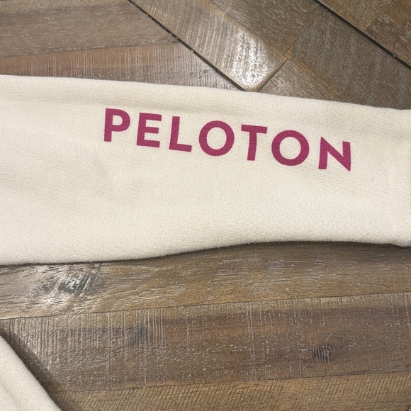 Peloton Off-White Pullover with pink Details - Picture 2 of 5